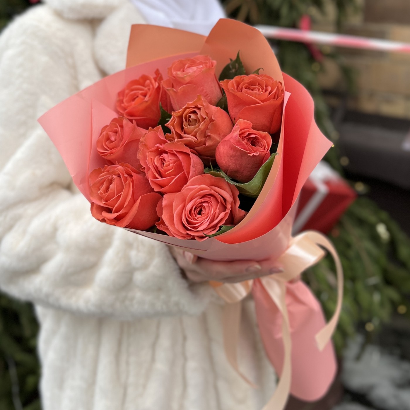Букет из 9 коралловых роз «Малиновка»